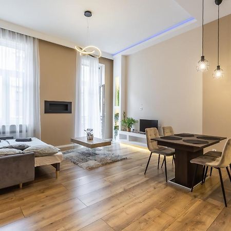 Csengery Deluxe Home With Balcony Budapešť Exteriér fotografie