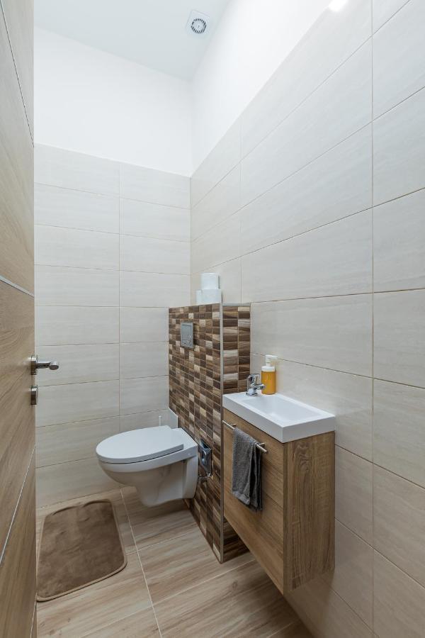 Csengery Deluxe Home With Balcony Budapešť Exteriér fotografie