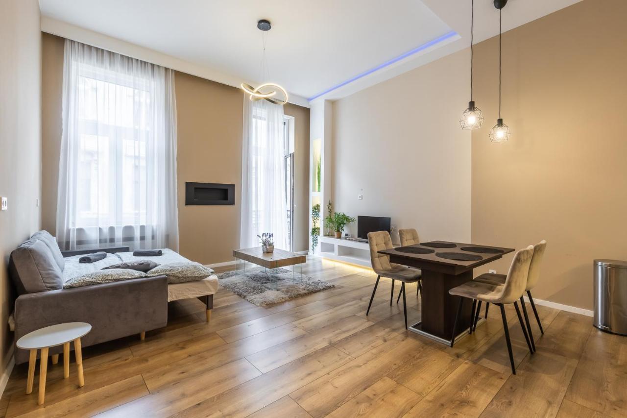 Csengery Deluxe Home With Balcony Budapešť Exteriér fotografie